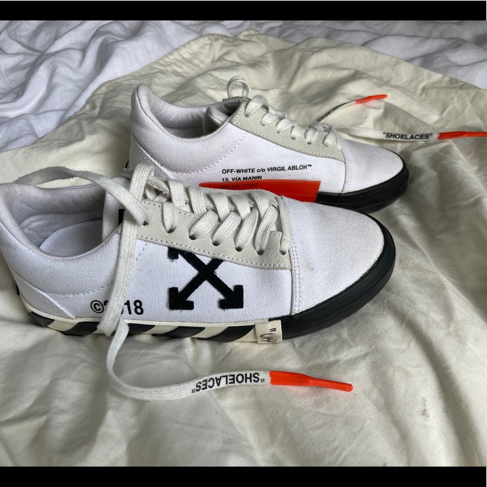 OFF-WHITE Van style Sneaker